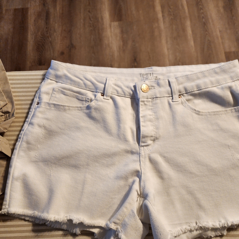 Time and Tru Women's White Denim Shorts